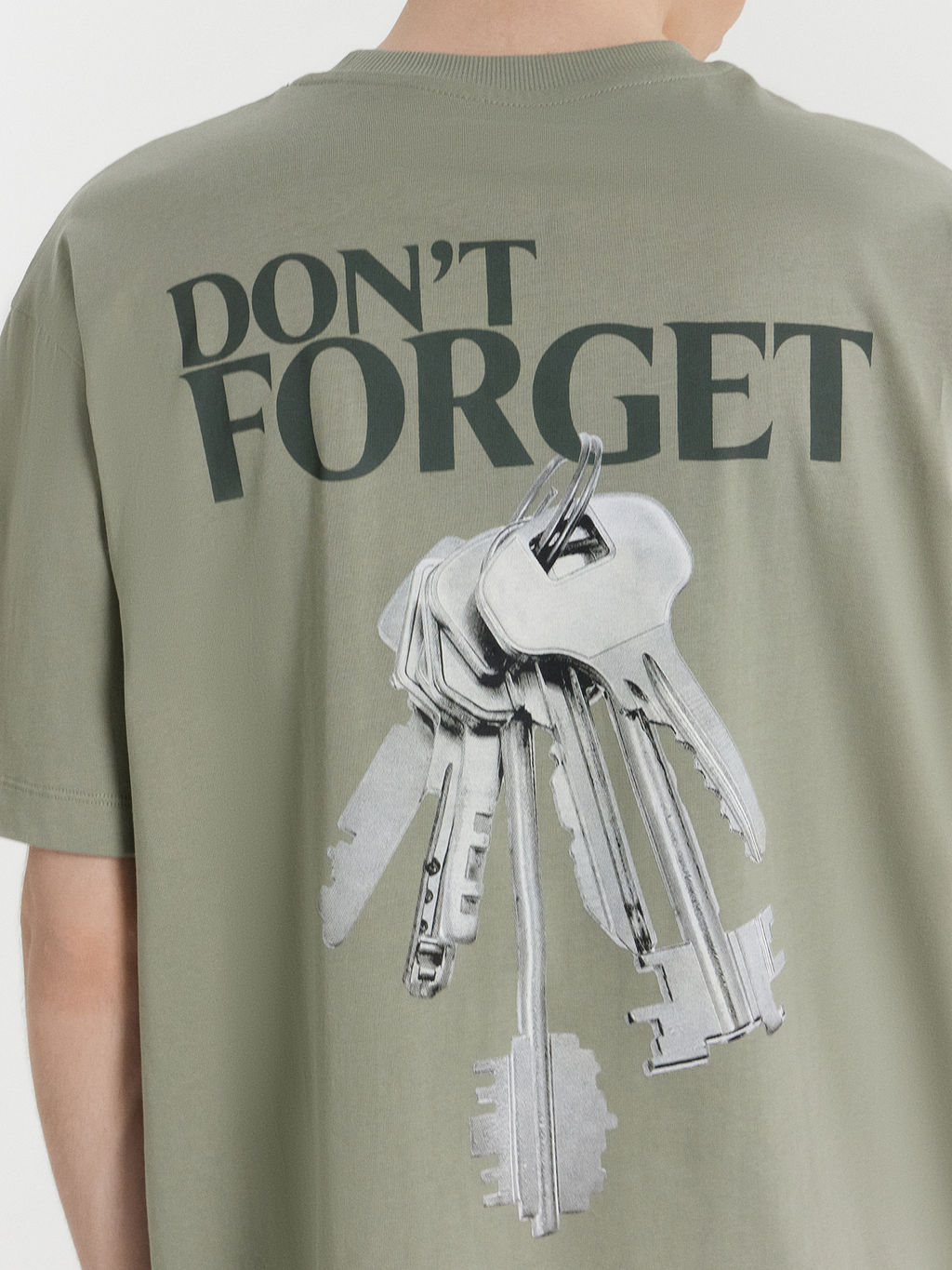 Футболка мужская серая с принтом и надписью "dont forget"