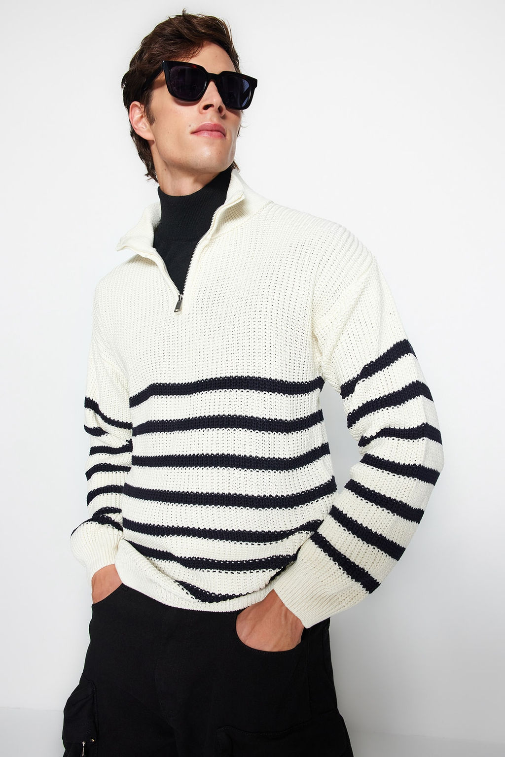 Trendyolmilla Man Lacivert Casual Unisex Regular Fit Fermuarl? Bal?kc? Yaka Tuylenmeyen Triko Kazak TMNAW24KZ00001  фото 3