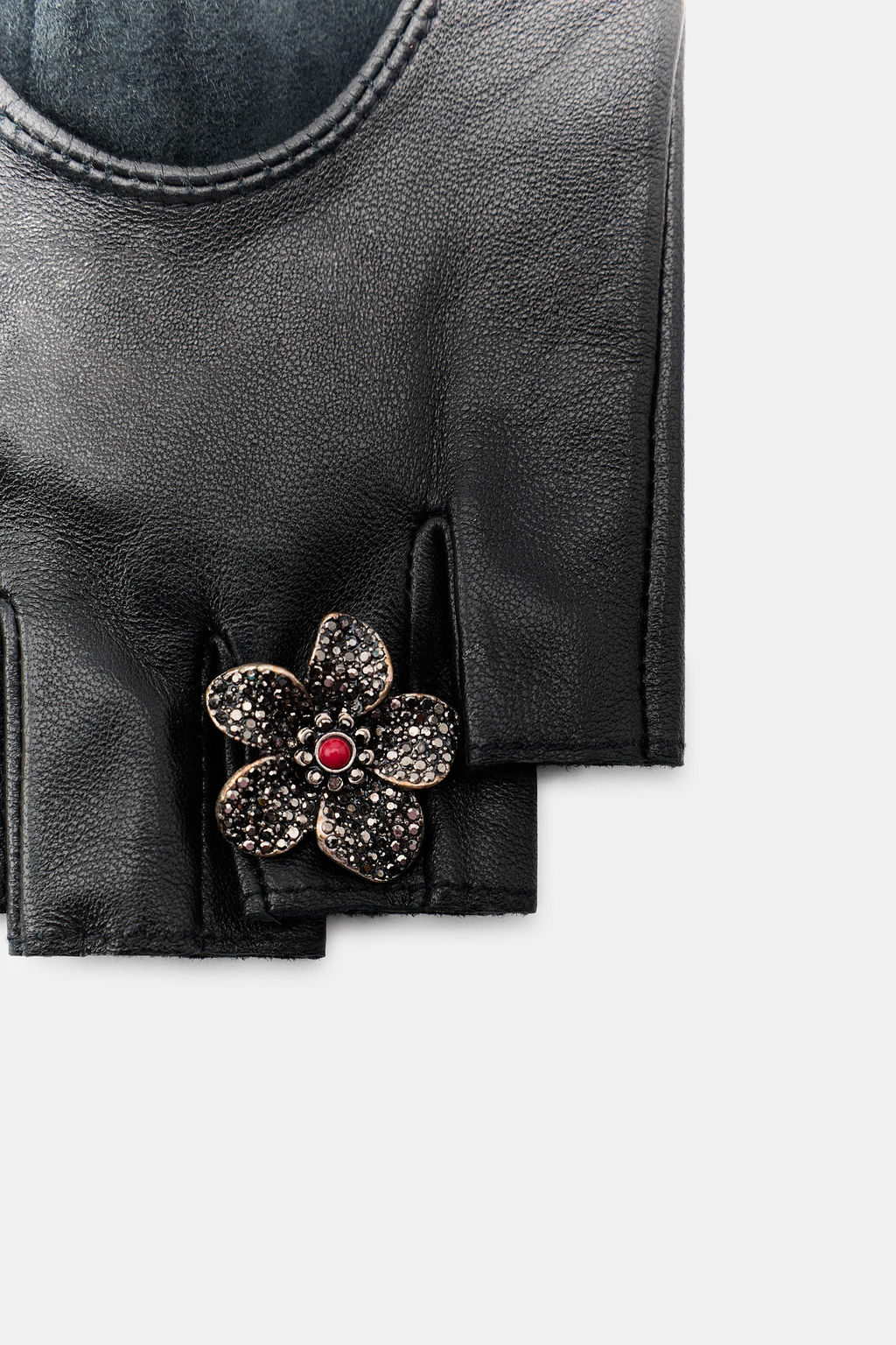 SHORT LEATHER FINGERLESS GLOVES WITH BROOCHES - Zara фото 3