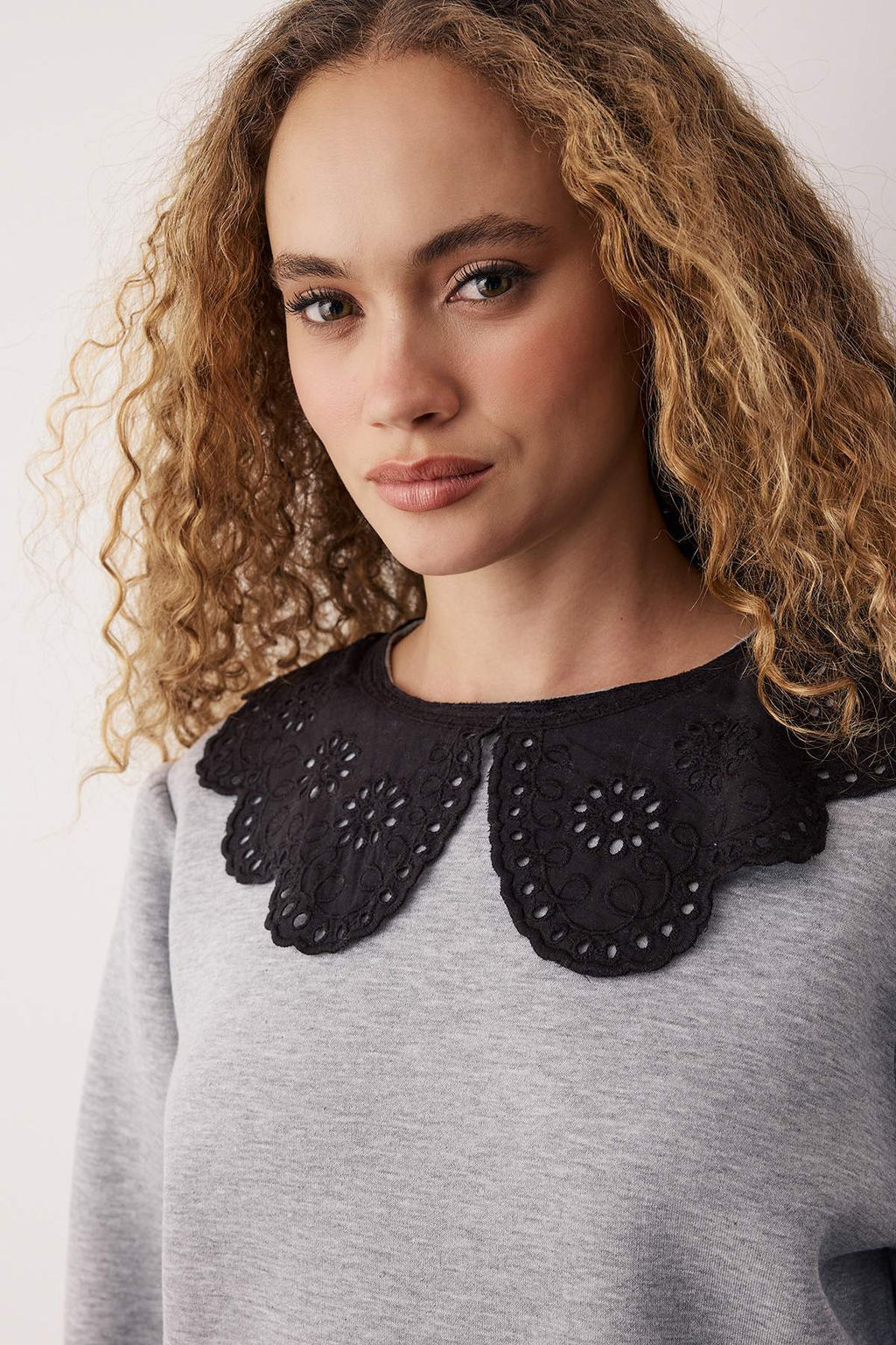 Gri Melanj Yaka Detayl? Kal?n Ici Polarl? Orme Sweatshirt TWOAW26SW00143 - Trendyolmilla фото 2