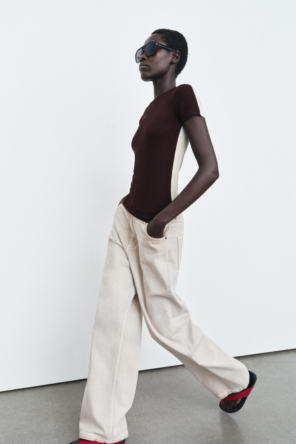 SHORT SLEEVE CONTRAST T-SHIRT - Zara фото 11