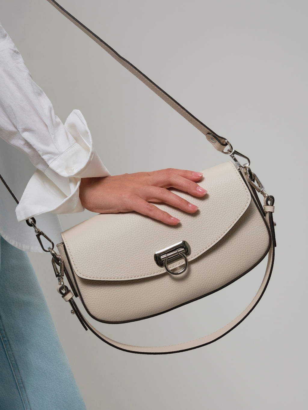 Сумка на плечо багет Azaro 31049 светлый крем