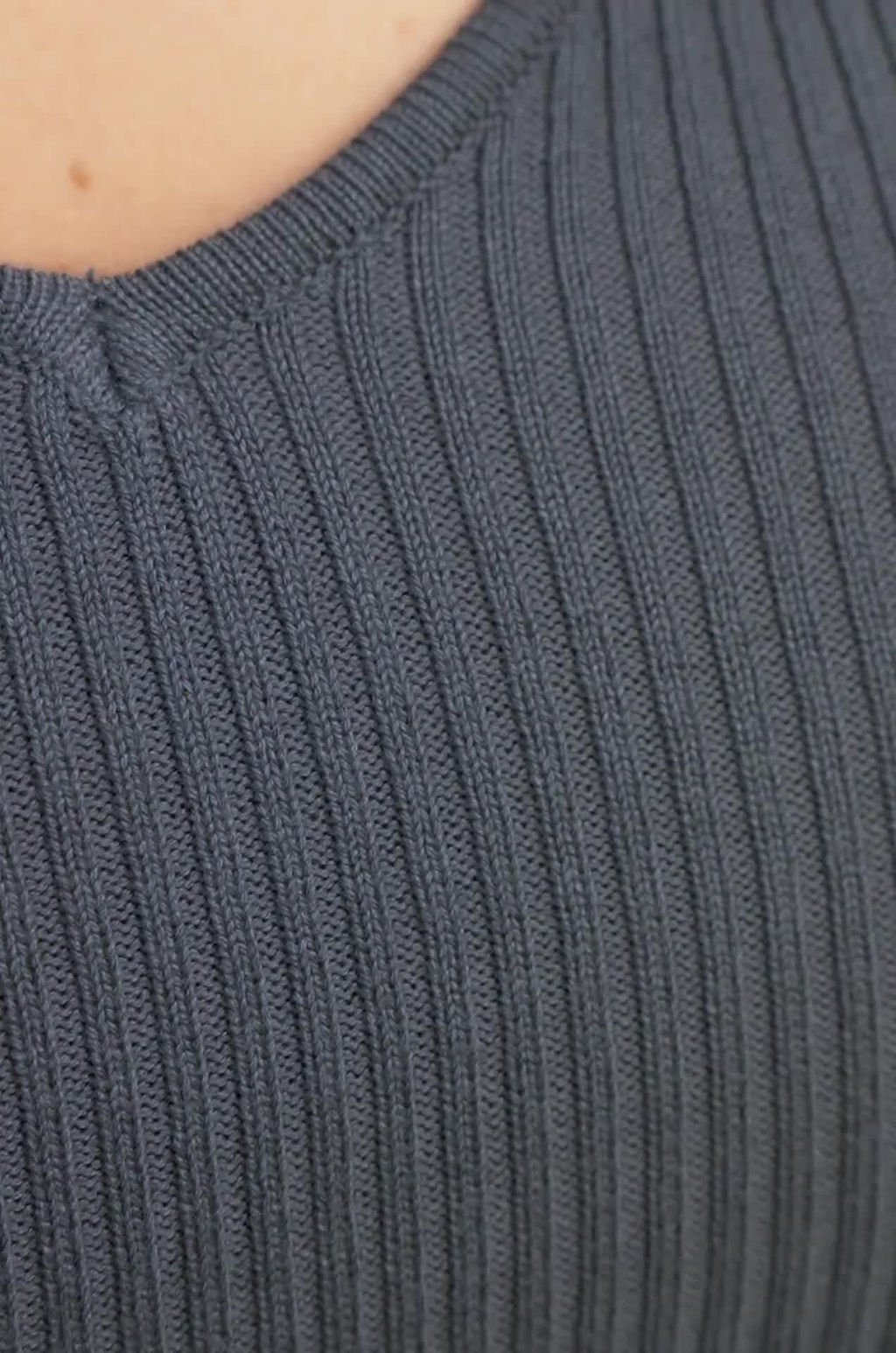 Женский джемпер в рубчик с V-вырезом Happyfox