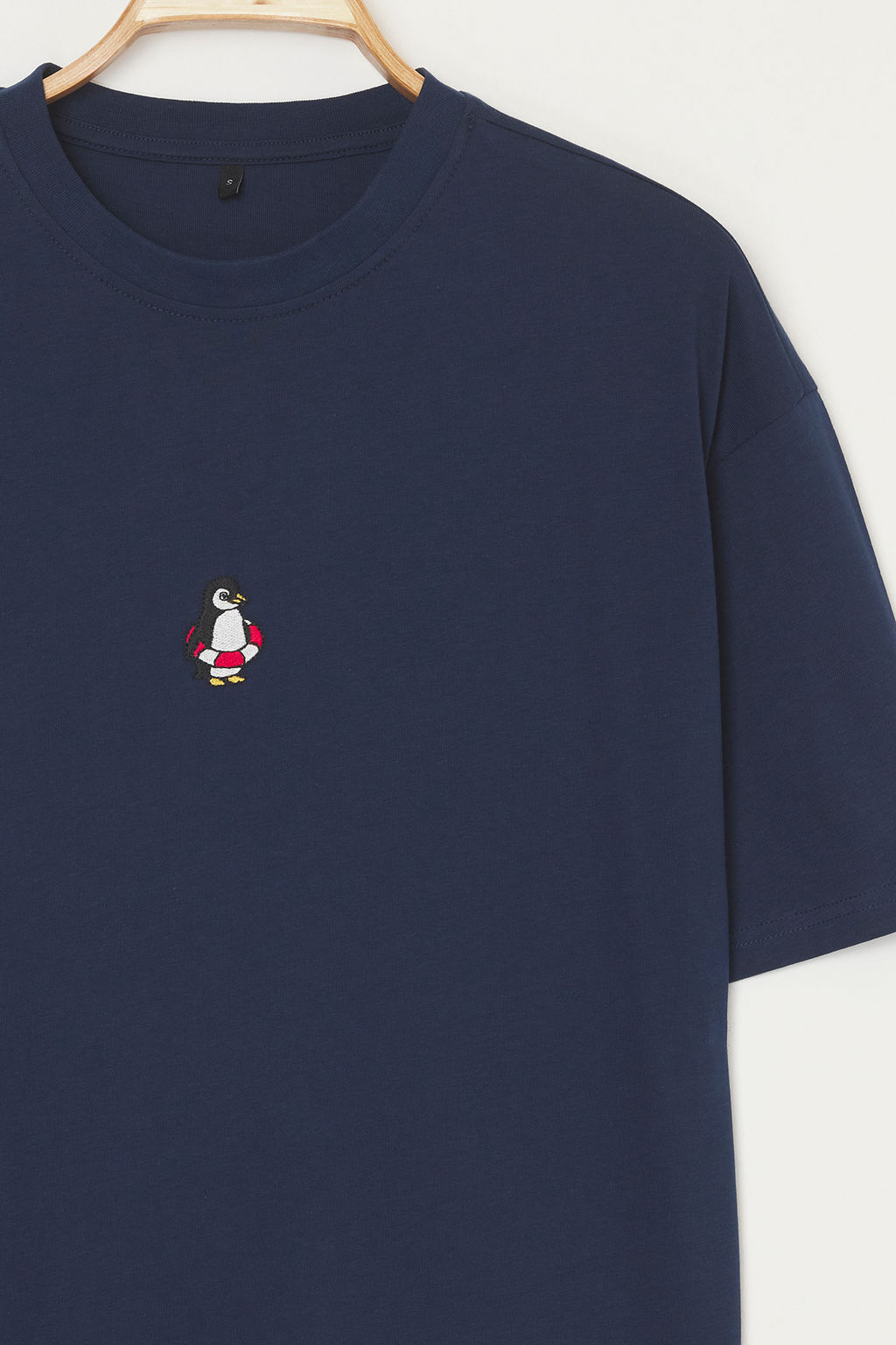 Lacivert Oversize/Genis Kesim Penguen Nak?sl? %100 Pamuklu T-Shirt TMNSS23TS00243