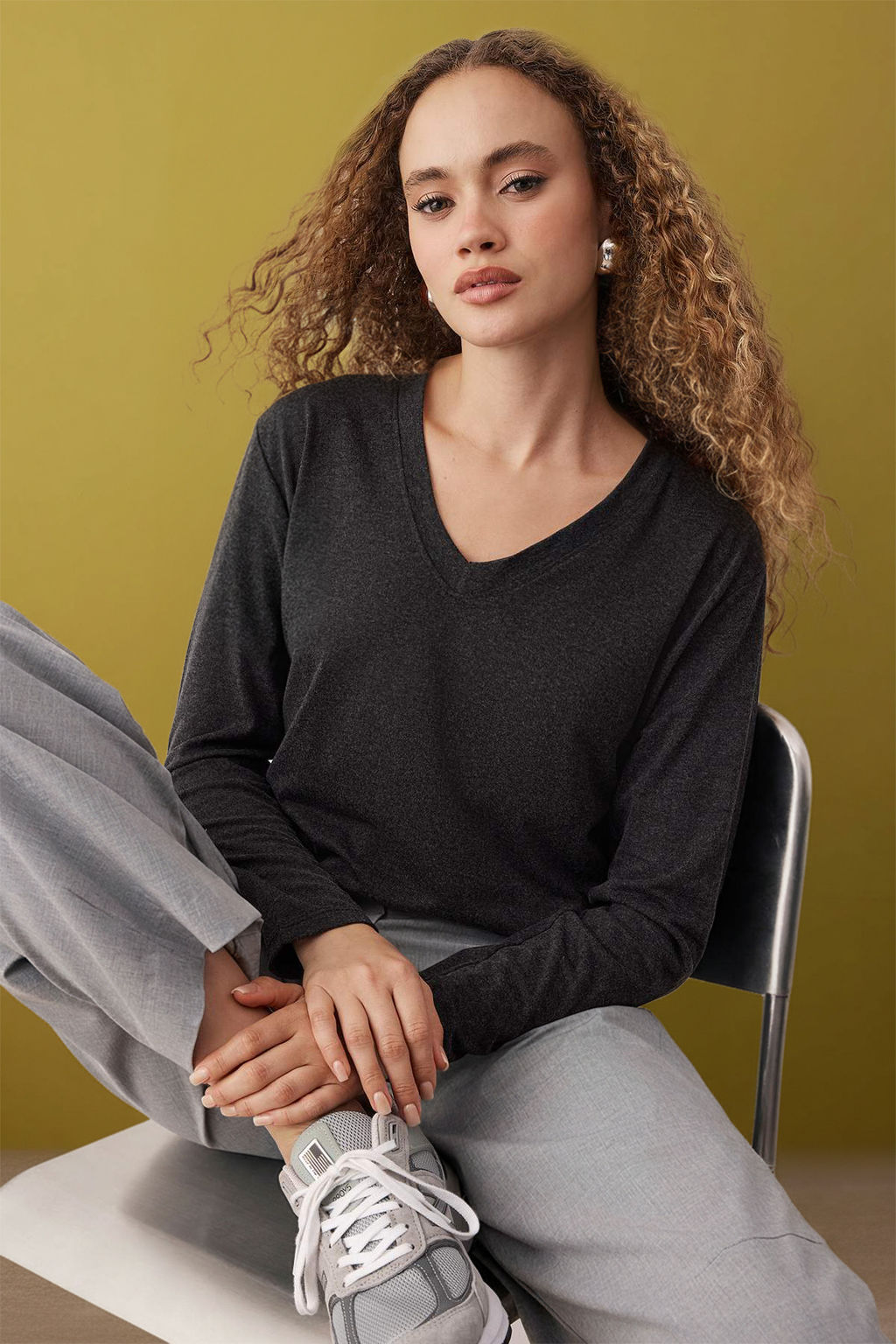 Siyah V Yaka Dokumlu Esnek Orme Bluz TWOAW26BZ00139