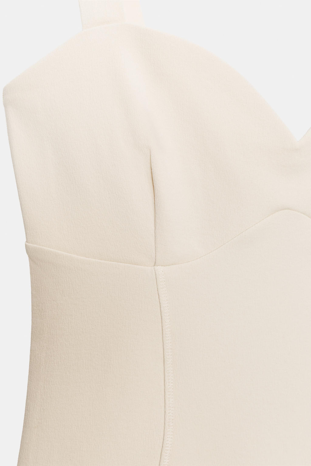 BODY TIRANTES ESCOTE CORAZ?N / Crudo