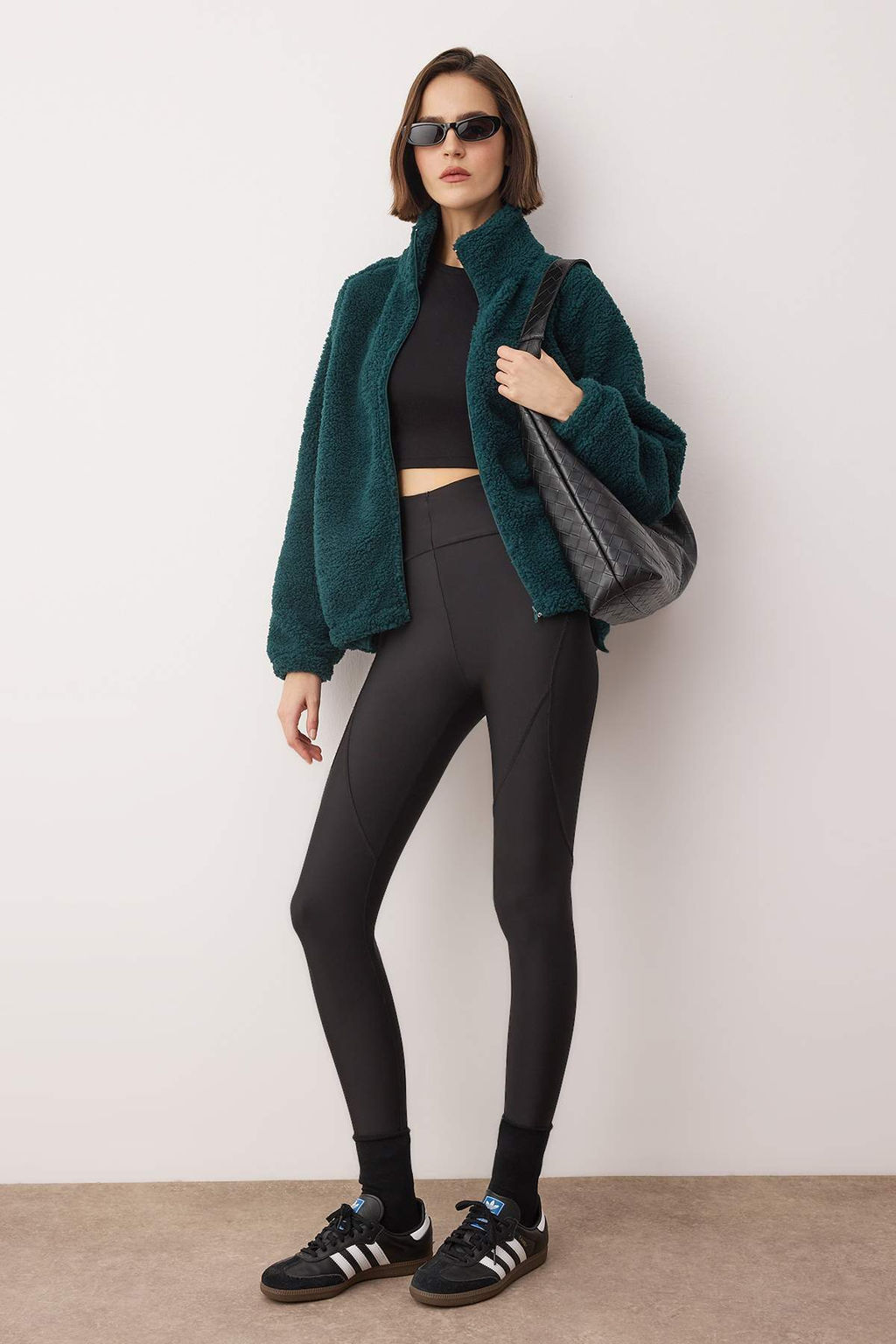 Cok Renkli Soyut Desenli Pelus Oversize/Genis Kal?p Orme Sweatshirt TWOAW26SW00022 - Trendyolmilla фото 6