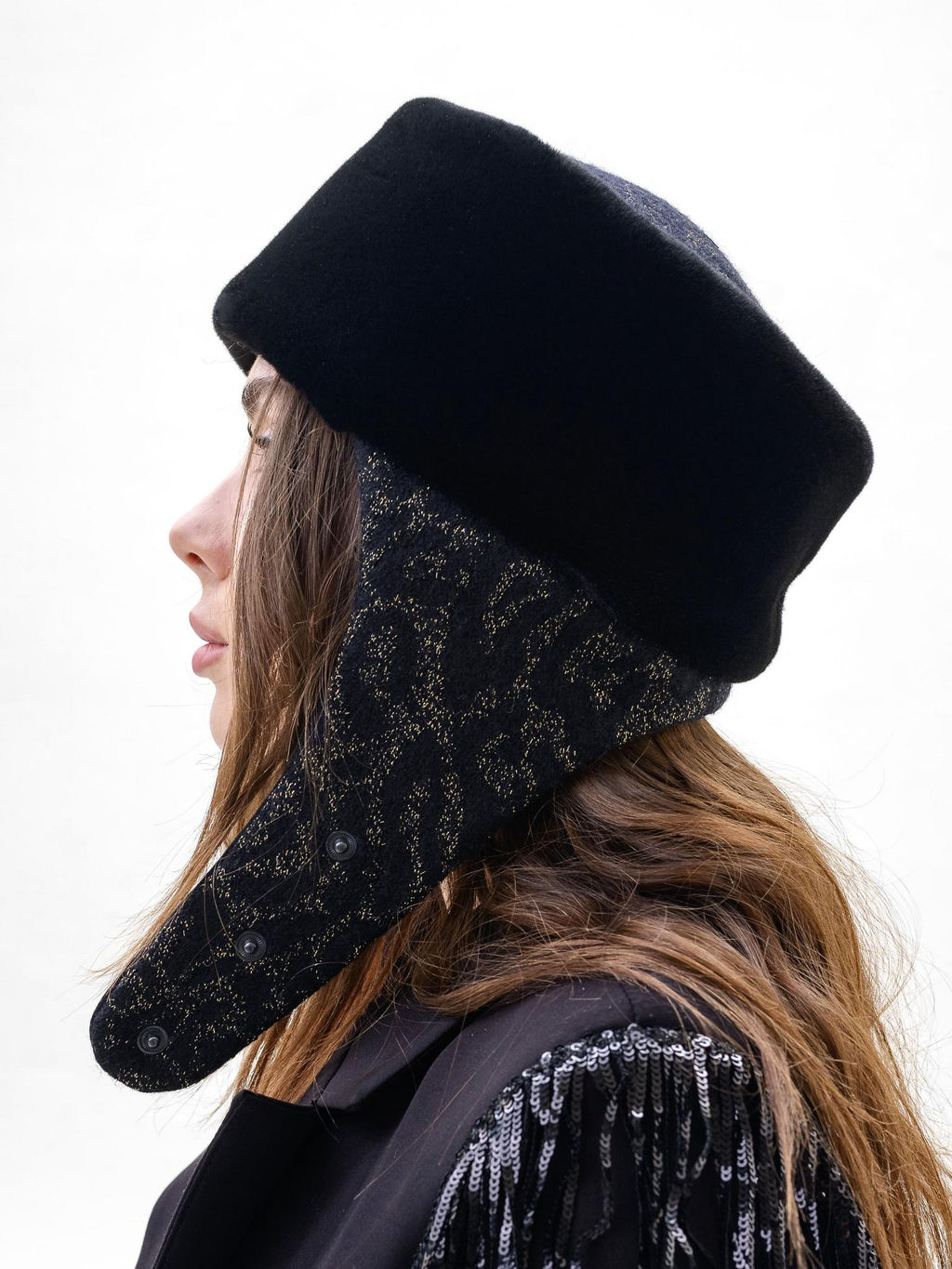 Т26-20 Таблетка кубанка черное золото с мехом "мутон"