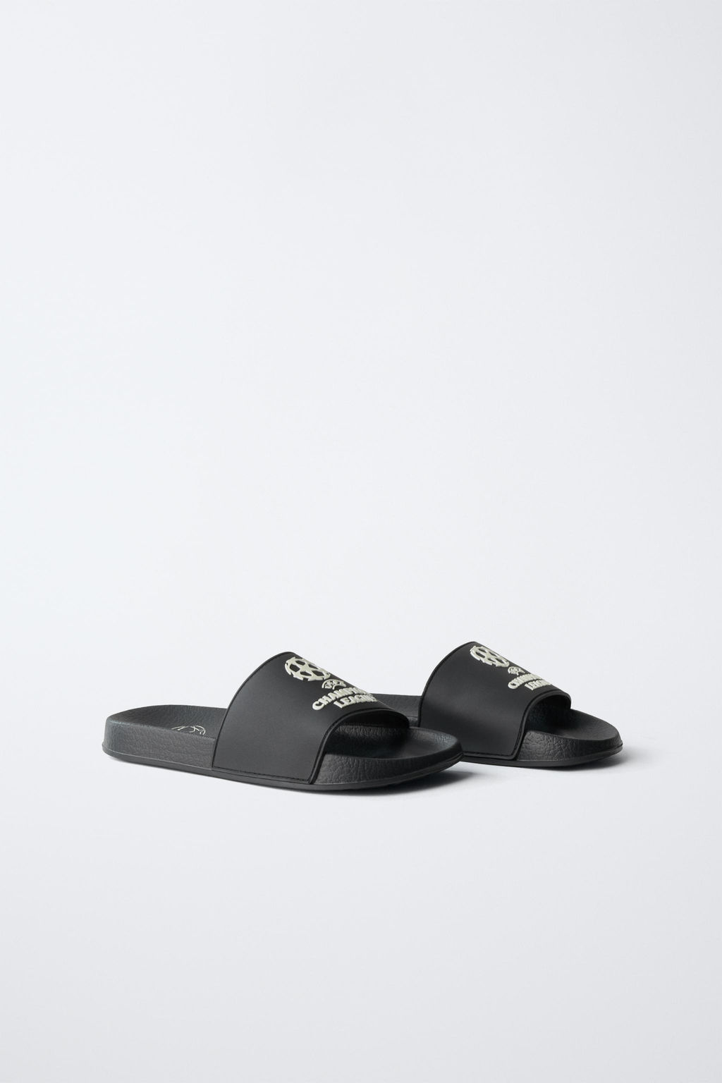 PALA BA?O UEFA CHAMPIONS LEAGUE ® GLOW IN THE DARK / Negro - Zara фото 2