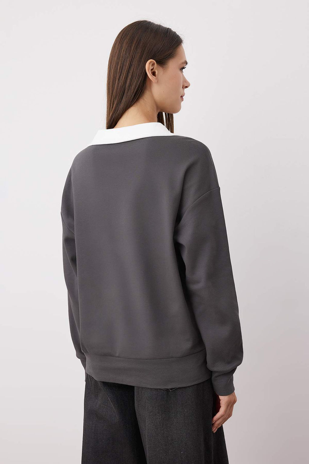 Ekru Renk Bloklu Polo Yaka Relaxed/Rahat Kal?p Orme Sweatshirt TWOAW26SW00043 - Trendyolmilla фото 11