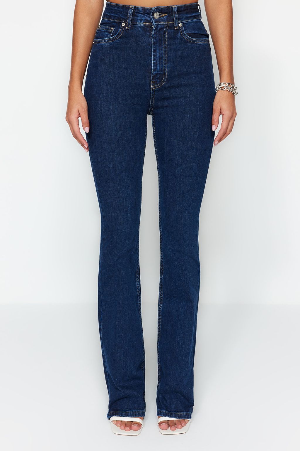 TRENDYOLMILLA Koyu Mavi Super Yuksek Bel Flare Jeans TWOSS23JE00064 фото 4
