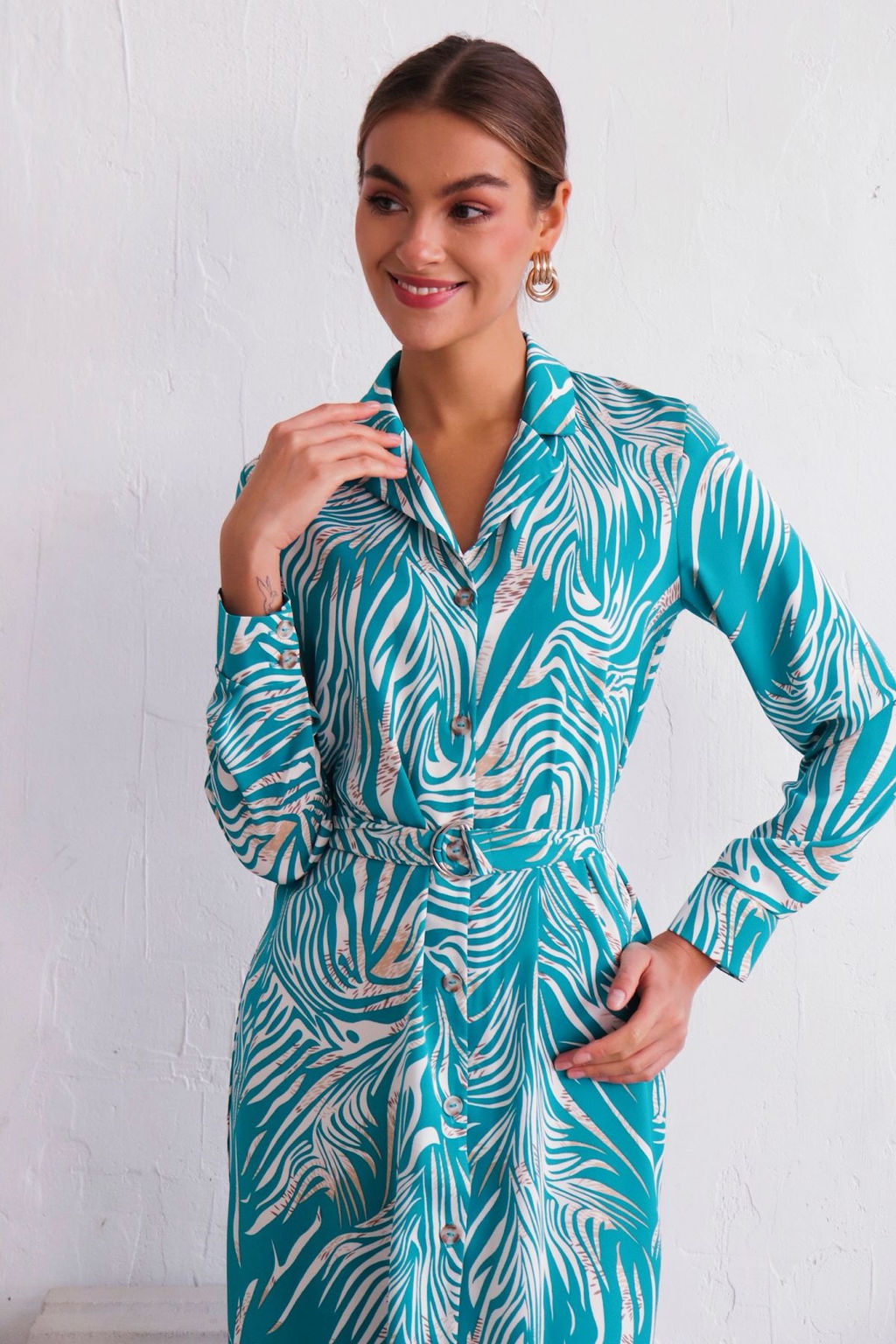 11638 Платье-рубашка с английским воротником бирюзово-белое - Martichelli фото 2