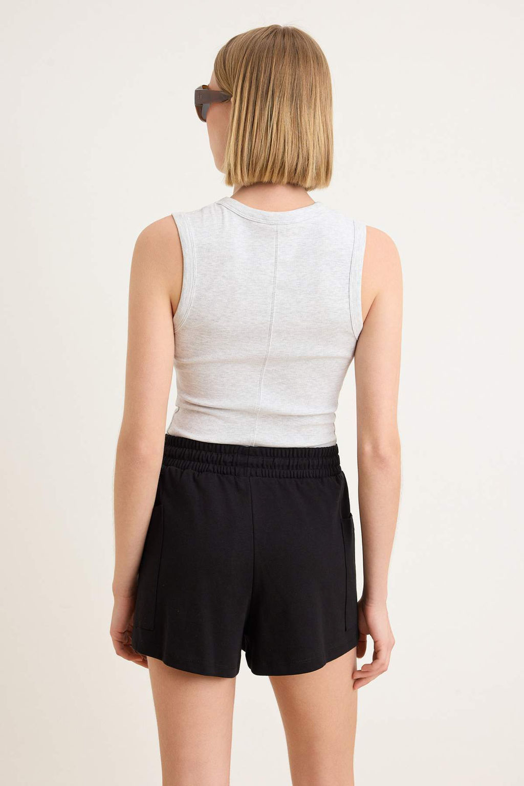 Siyah Duz Yuksek Bel Boru Paca K?sa Soft Touch Orme Sort & Bermuda TWOSS26SR00227 - Trendyolmilla фото 4