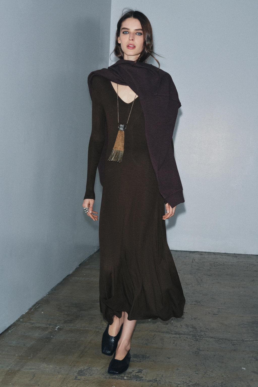 LONG V-NECK DRESS - Zara фото 4