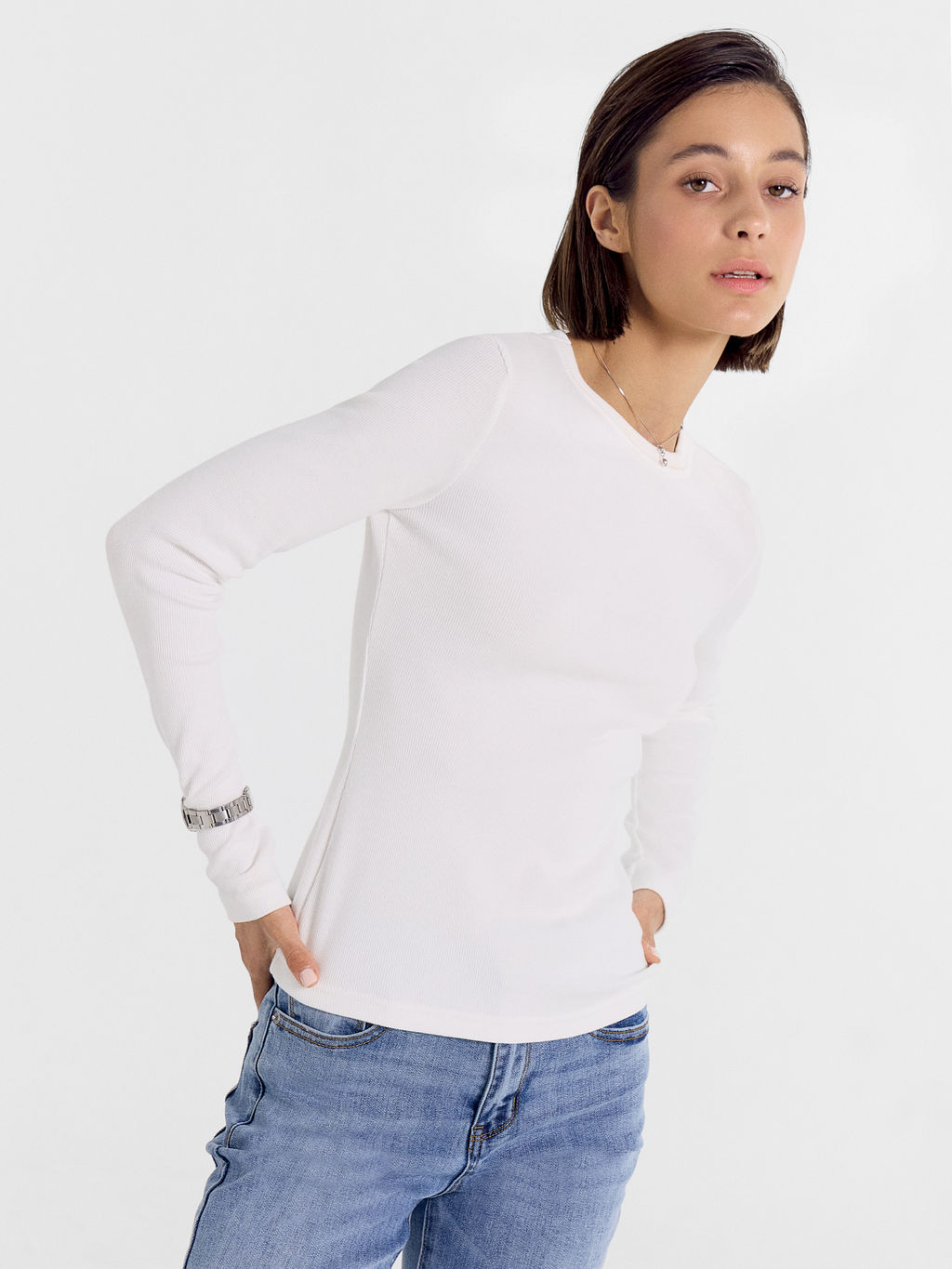 Джемпер женский в белом цвете