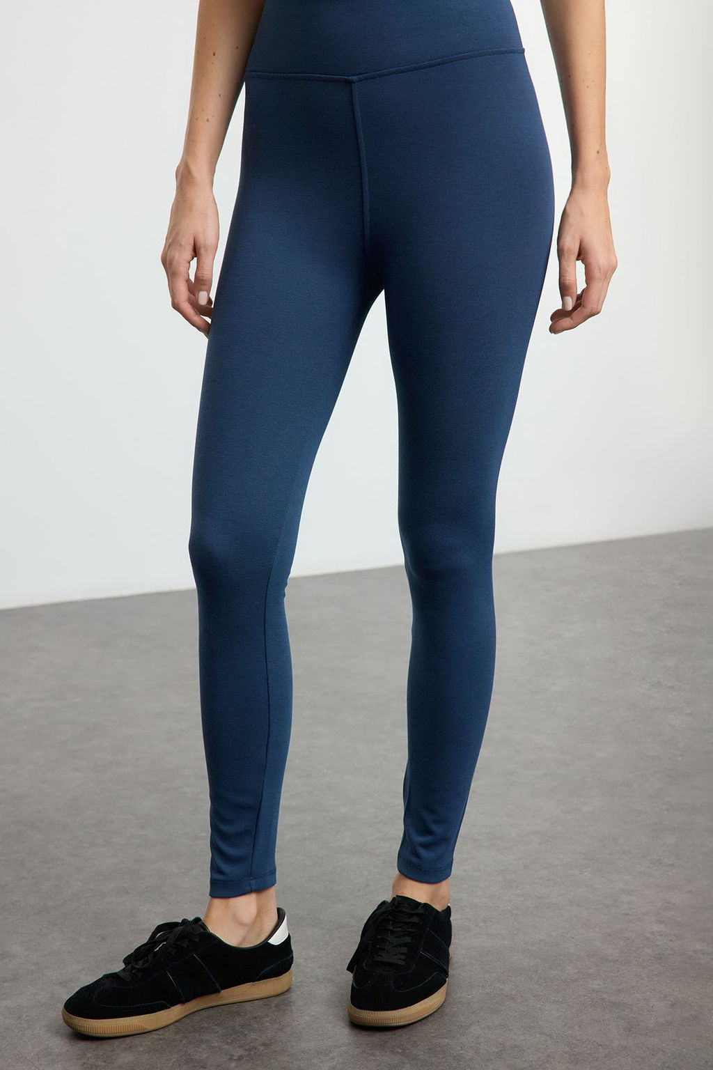 TRENDYOLMILLA Siyah Toparlay?c? Beli Lastikli Yuksek Bel Esnek Orme Tayt TWOAW20TA0087