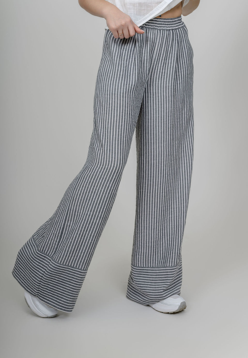 Брюки-палаццо из мягкой вискозы с эффектом крэш - Новый лен фото 4