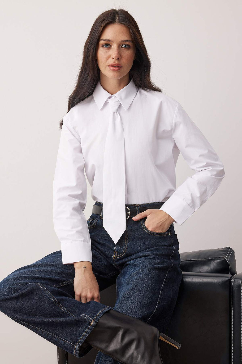 Beyaz Kravatl? Genis Kesim Gomlek TWOAW26GO00142 - Trendyolmilla фото 3