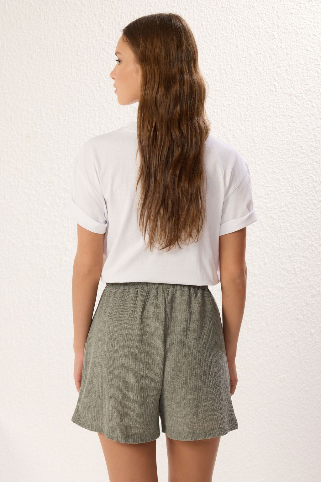 TRENDYOLMILLA Haki Dokulu Burumcuk Yuksek Bel Esnek K?sa Orme Sort & Bermuda TWOSS25SR00031 фото 5