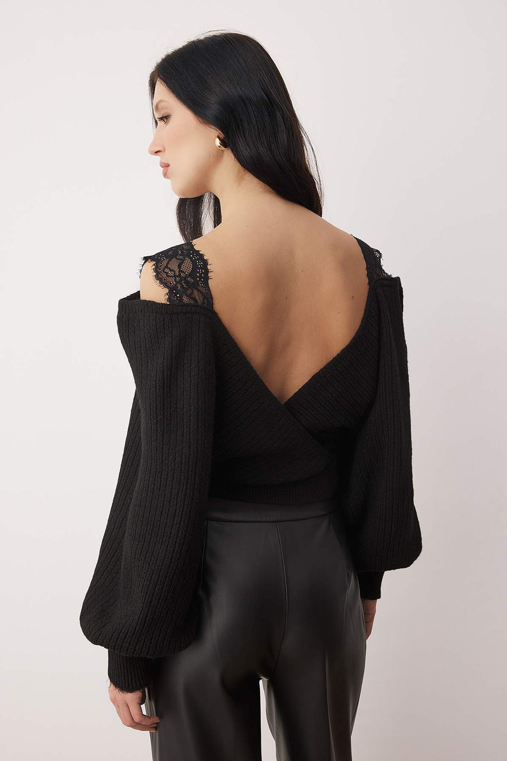 Siyah Dantel Ask?l? V Yaka Triko Kazak TWOAW26KZ00292