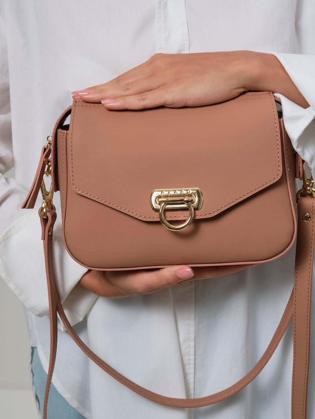 Сумка кожаная через плечо Azaro 3684 бежевая пудра