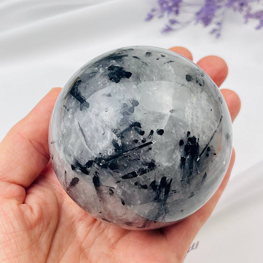 Шар из Кварца с включением Турмалина