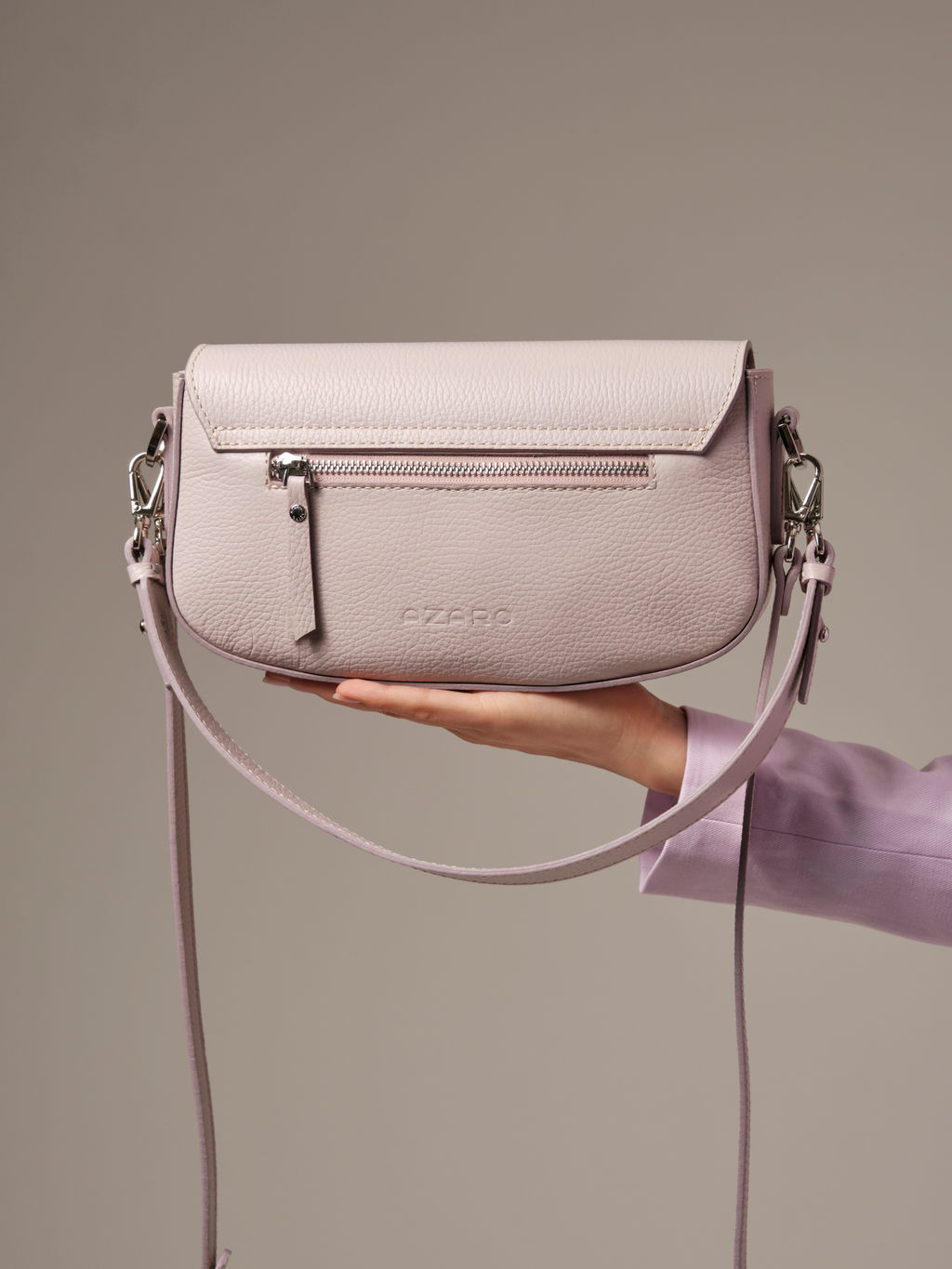 Сумка кожаная багет Azaro 31049 розовый дым