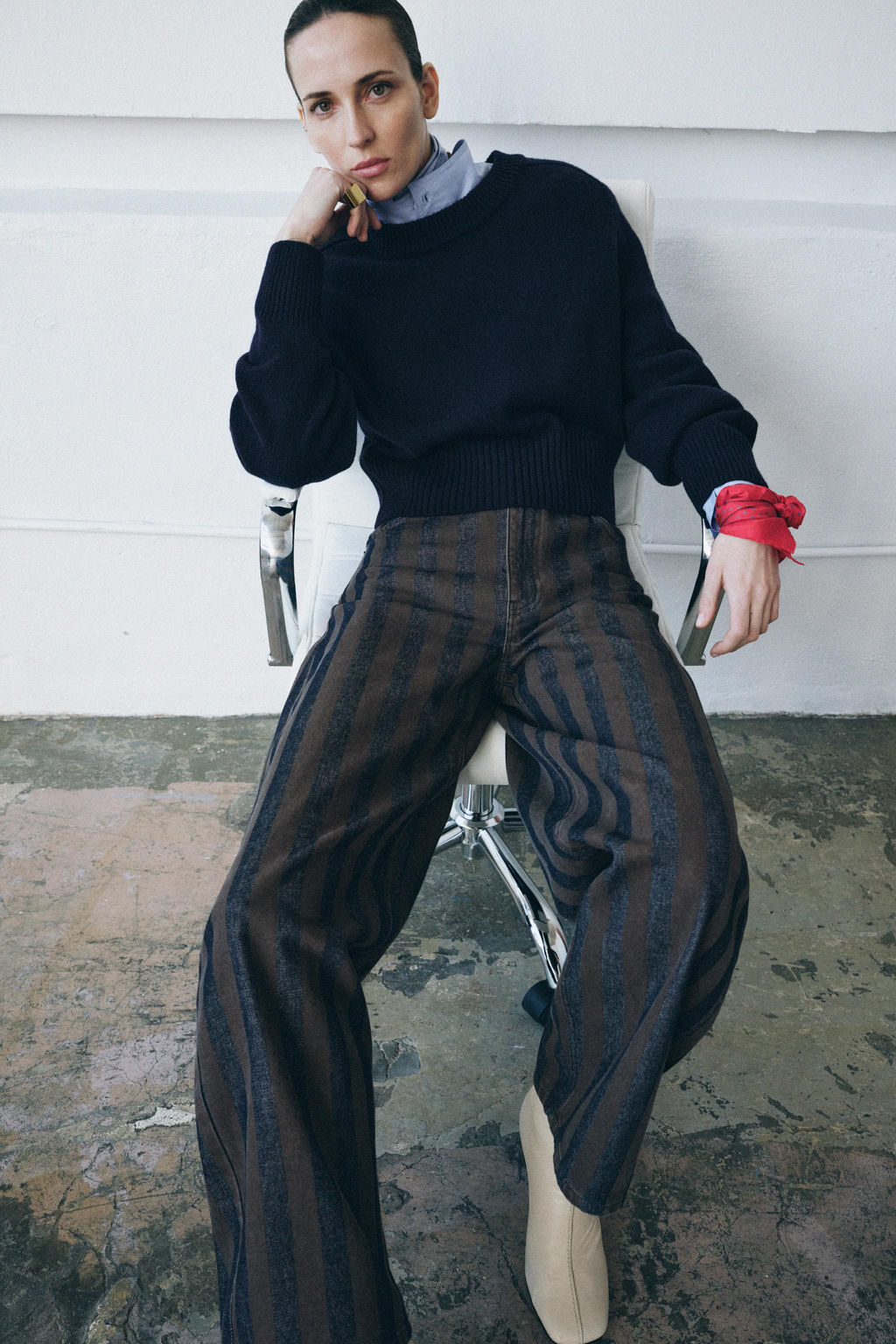 100% WOOL JUMPER WITH SHOULDER PADS - Zara фото 2