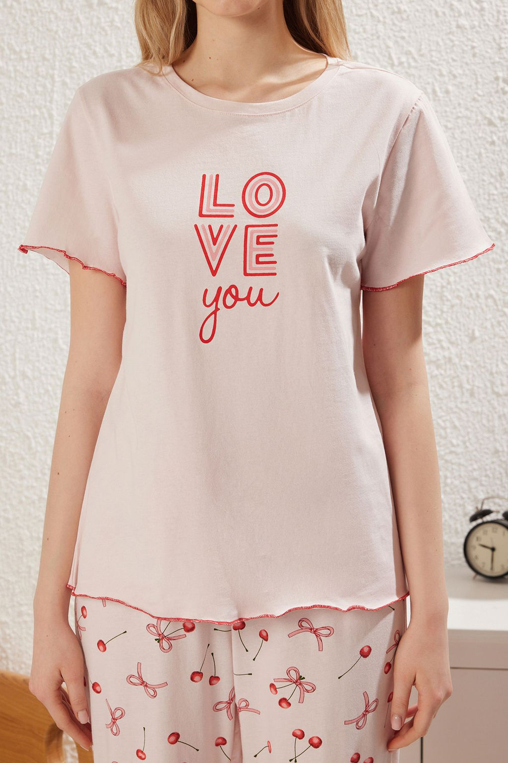 Trendyolmilla Pudra %100 Pamuklu Kiraz ve Kurdele/Fiyonk Desenli Orme Pijama Tak?m? THMSS25PT00188  фото 3