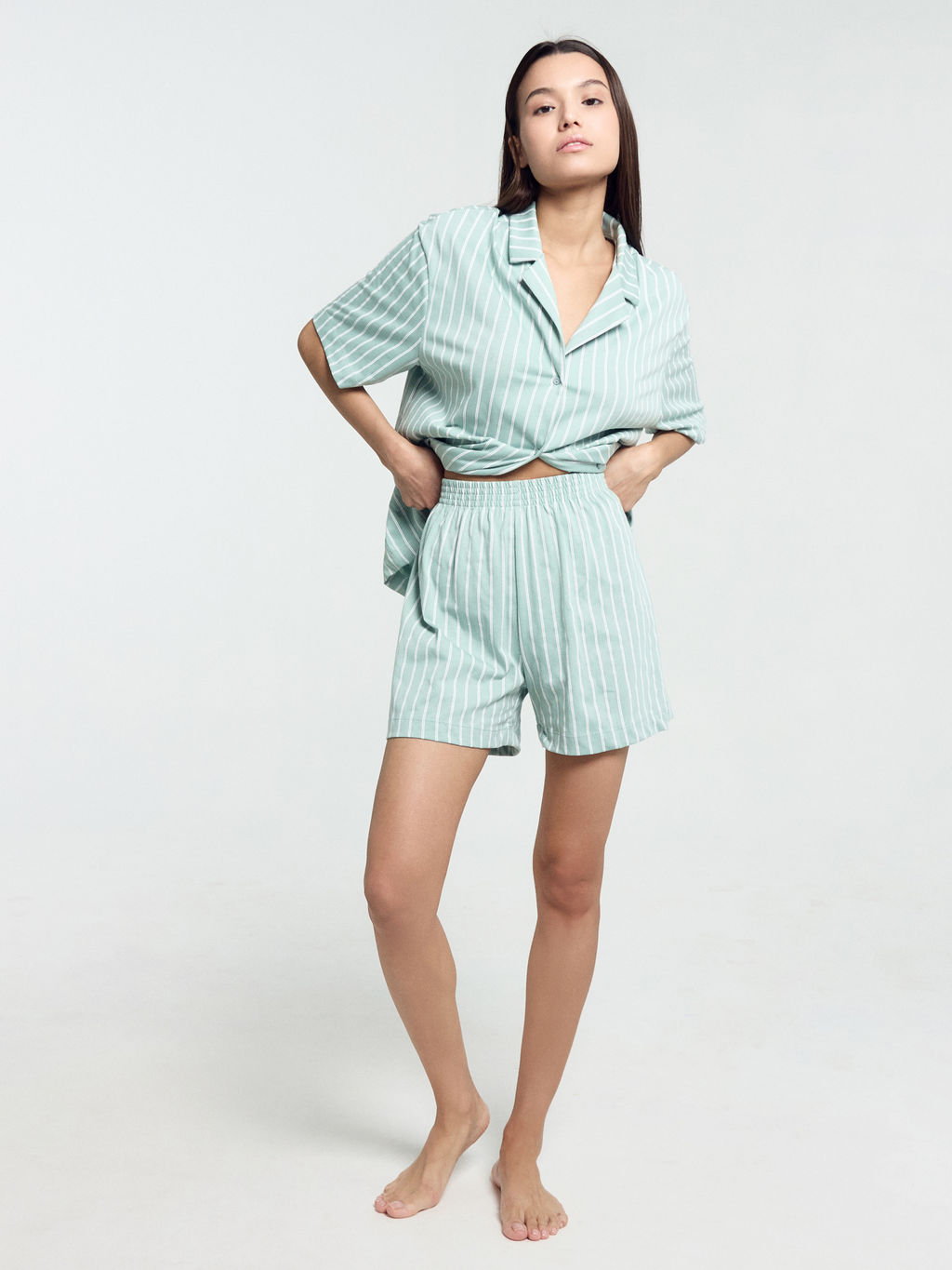 Комплект женский (жакет, шорты) зеленый в полоску - Mark formelle фото 3