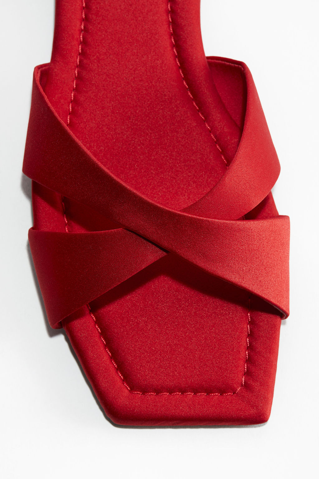 Sandalias con tiras cruzadas