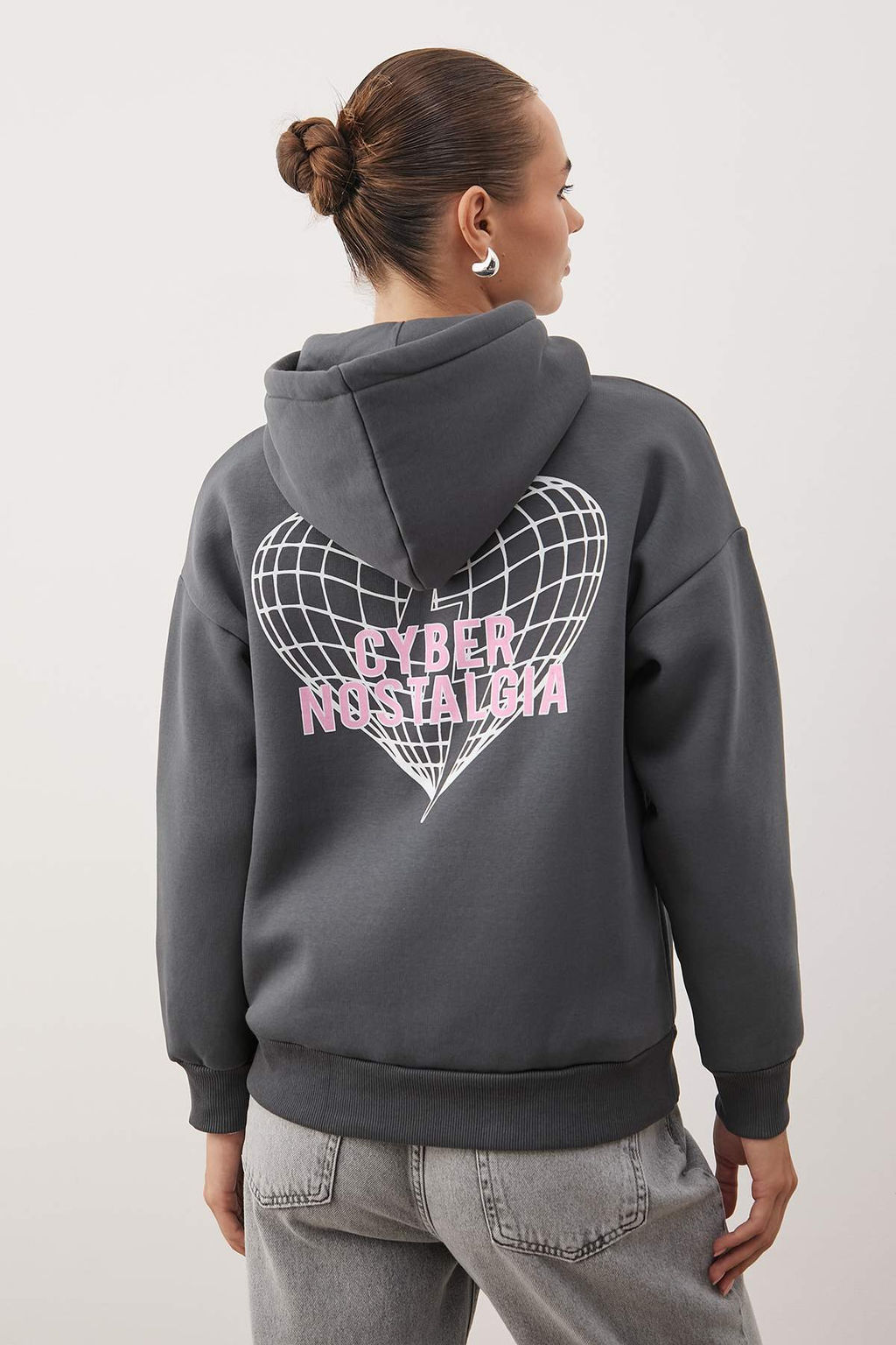 Antrasit S?rt Slogan Bask?l? Oversize/Genis Kal?p Kapusonlu Orme Sweatshirt TWOAW26SW00047 - Trendyolmilla фото 5