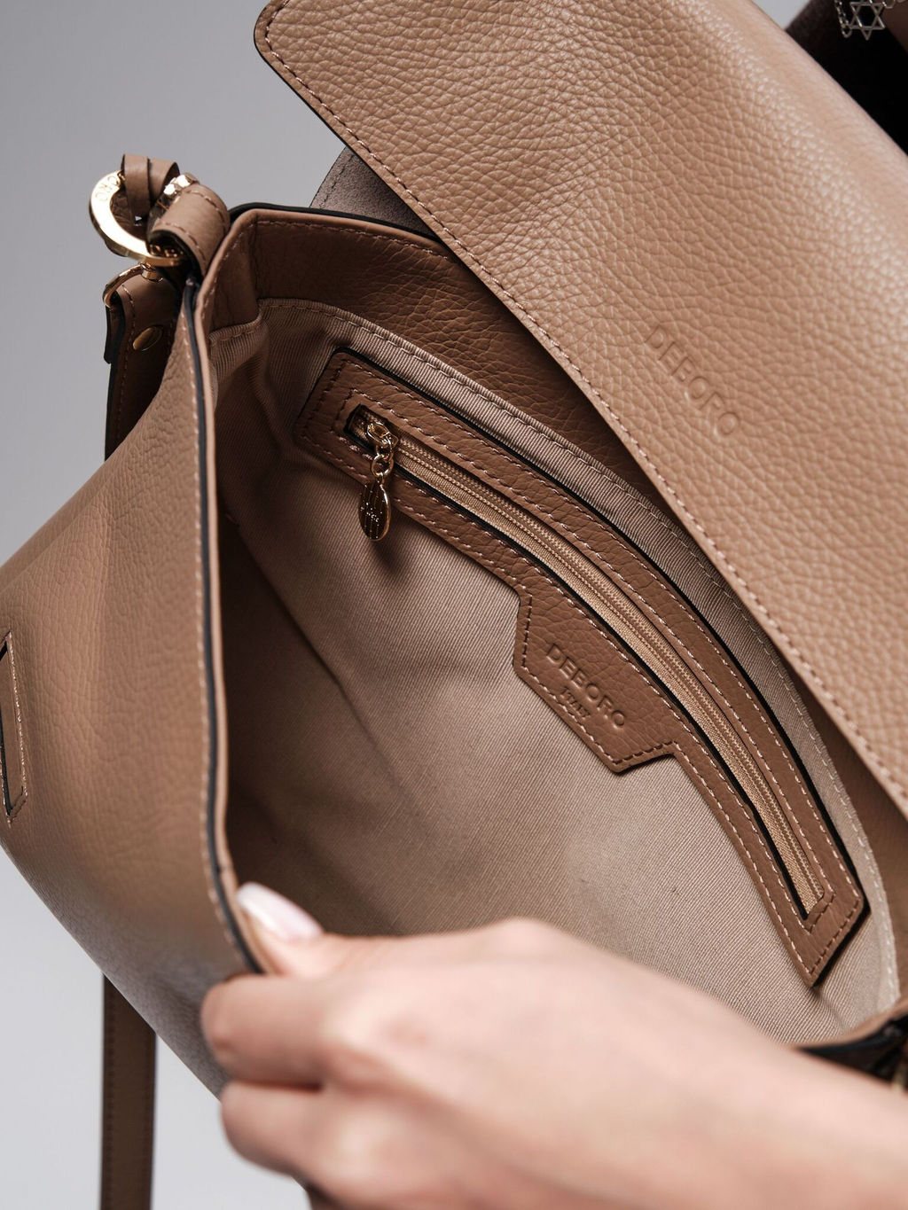 Сумка кожаная через плечо Deboro 30181 бежевый песок