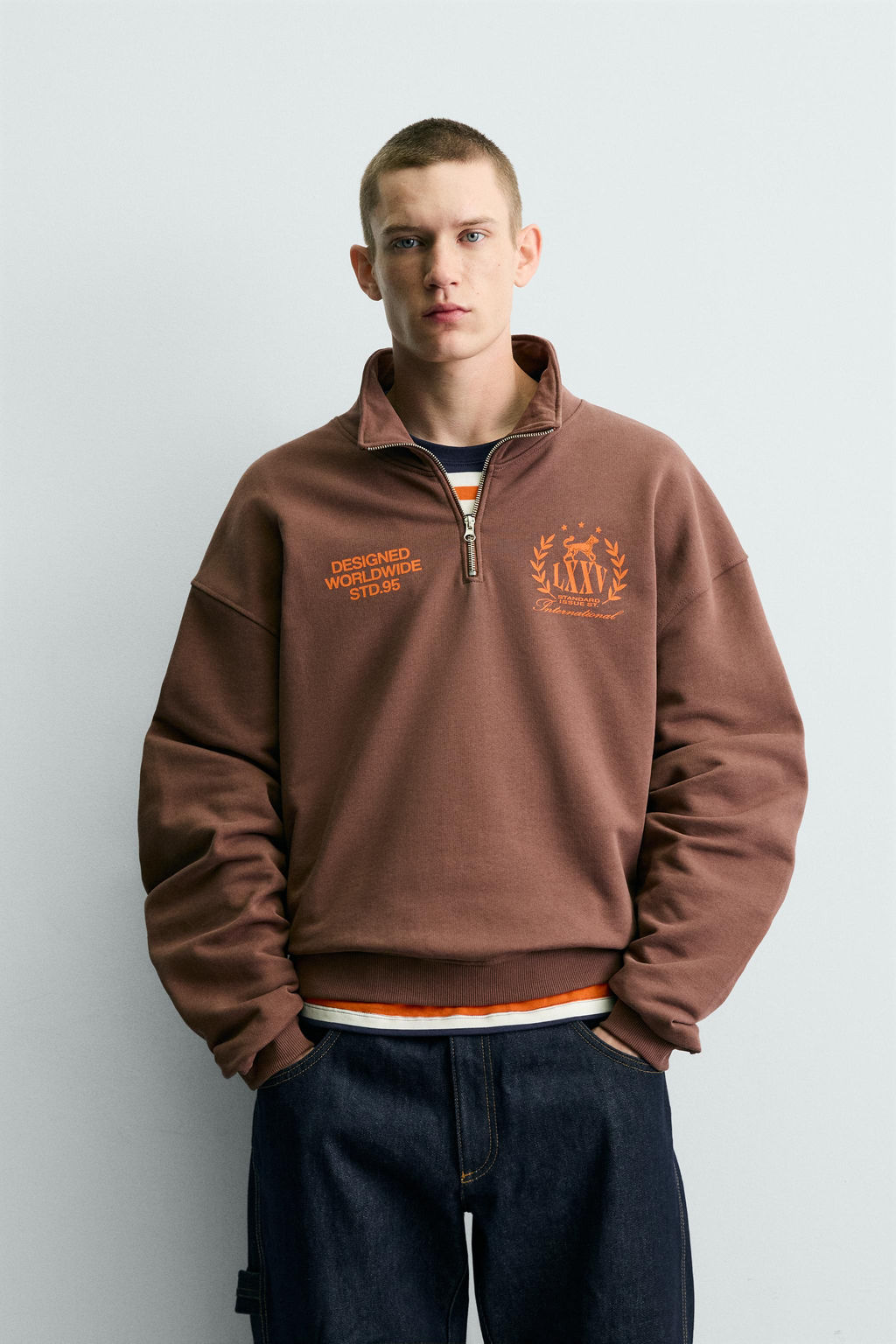 SUDADERA CUELLO CREMALLERA TEXTOS CONTRASTE / Marr?n - Zara фото 2