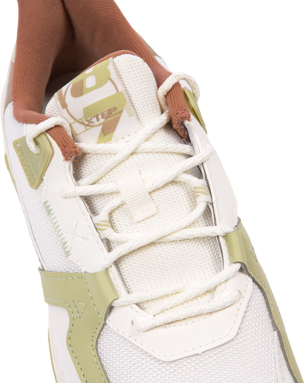 Кроссовки женские