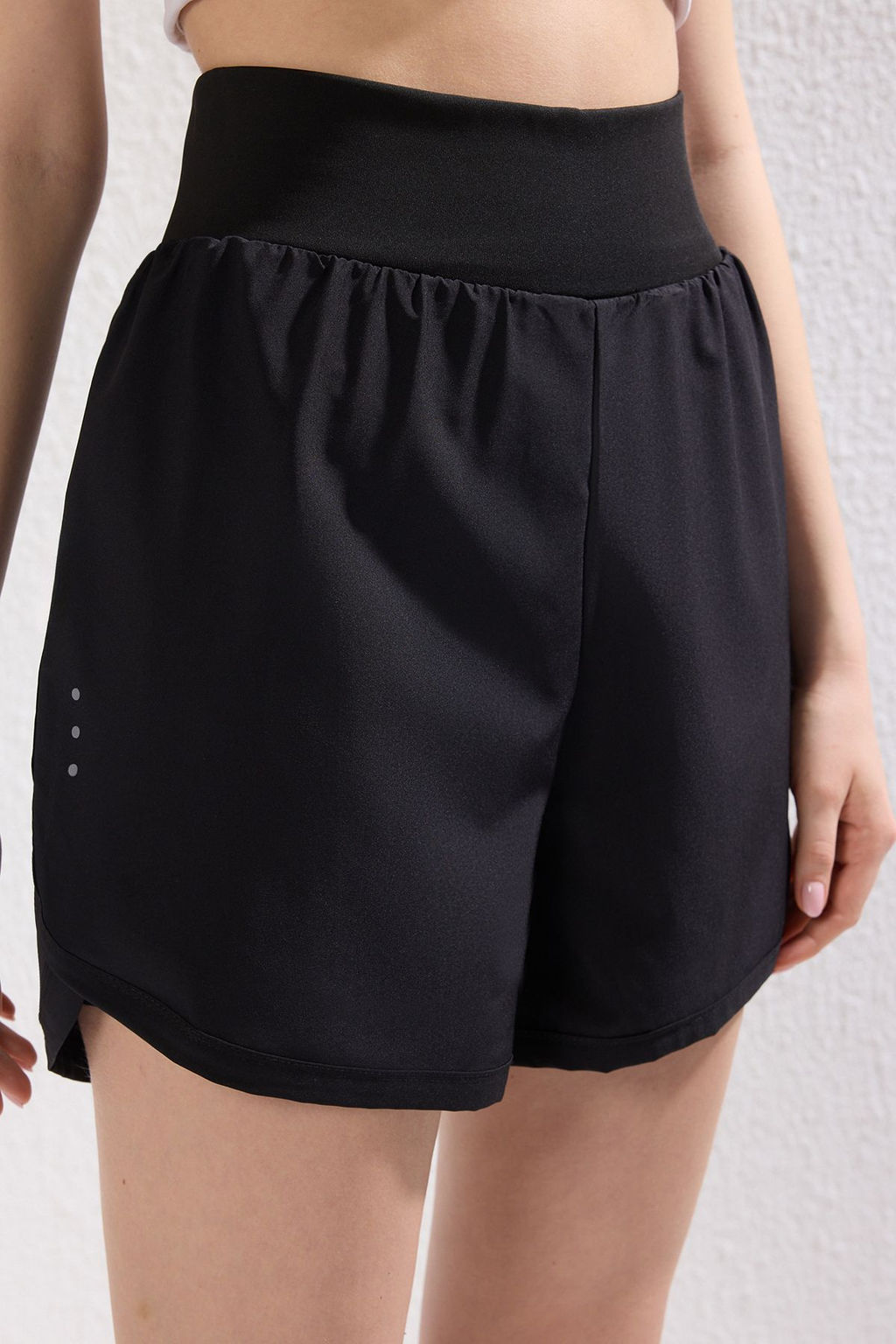 TRENDYOLMILLA Siyah Reflektor Bask? Detayl? 2 Katmanl? Ici Sortlu Orme Spor Sort THMSS25SR00001