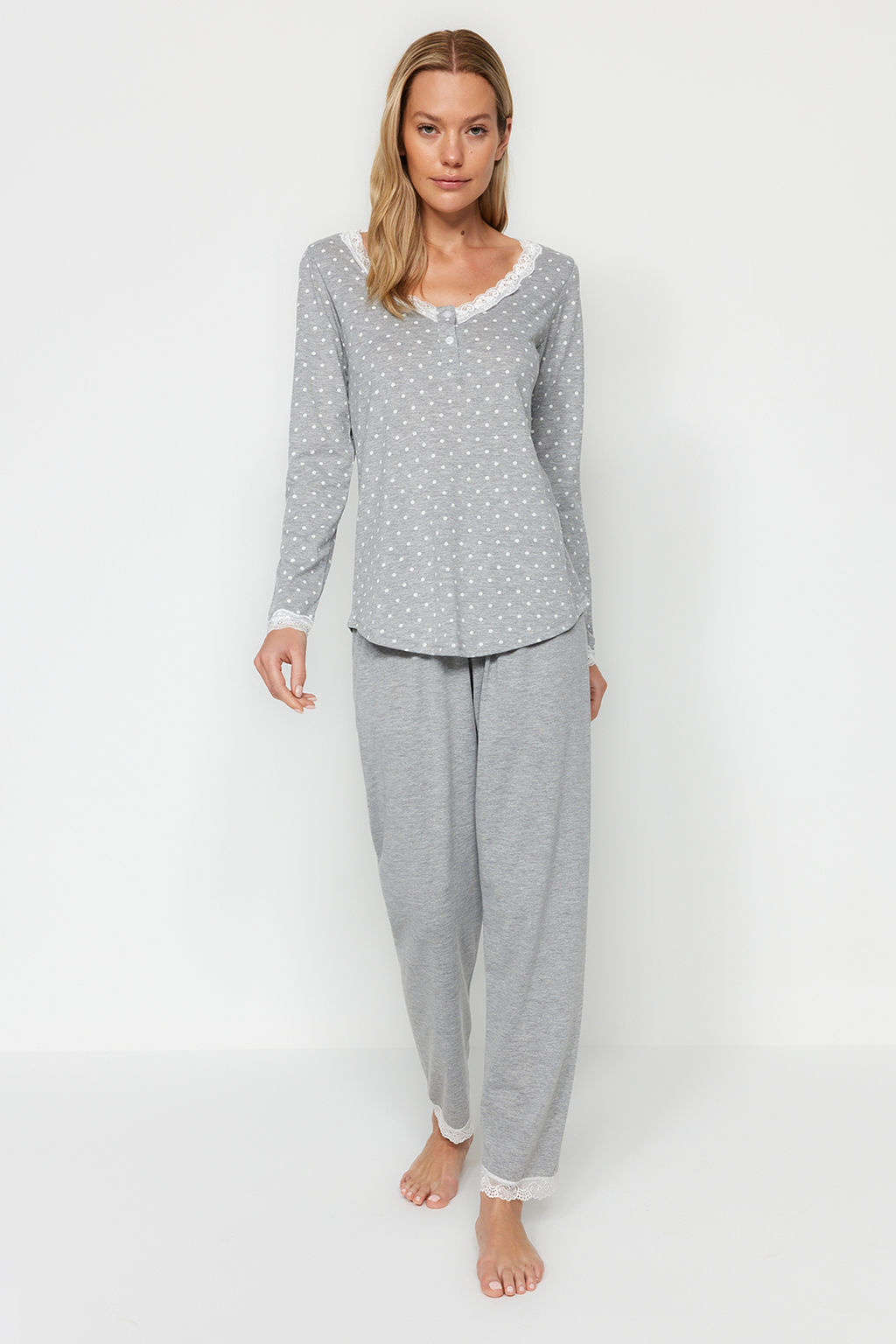 Gri Puantiyeli Dantelli Tshirt-Pantolon Orme Pijama Tak?m? THMAW24PT00182 - Trendyolmilla фото 2