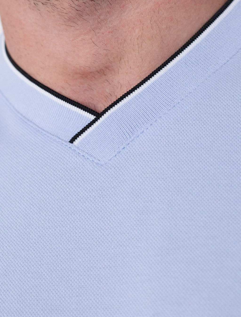 Футболка с V-вырезом из премиального хлопка с эластаном - Vilatte фото 7