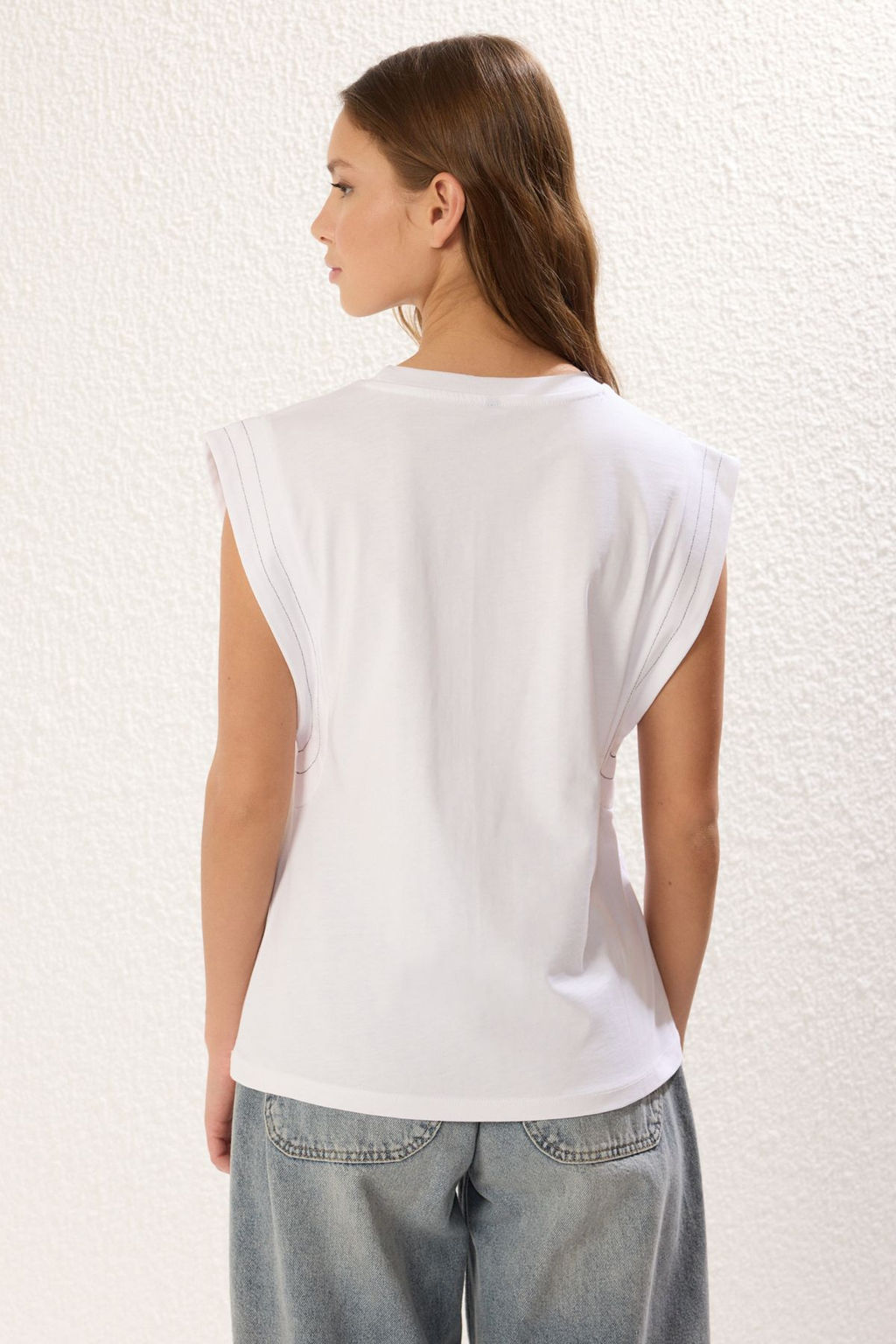 TRENDYOLMILLA Beyaz %100 Pamuk Kol Dikisi Detayl? Bisiklet Yaka Orme T-Shirt TWOSS25TS00024 фото 5