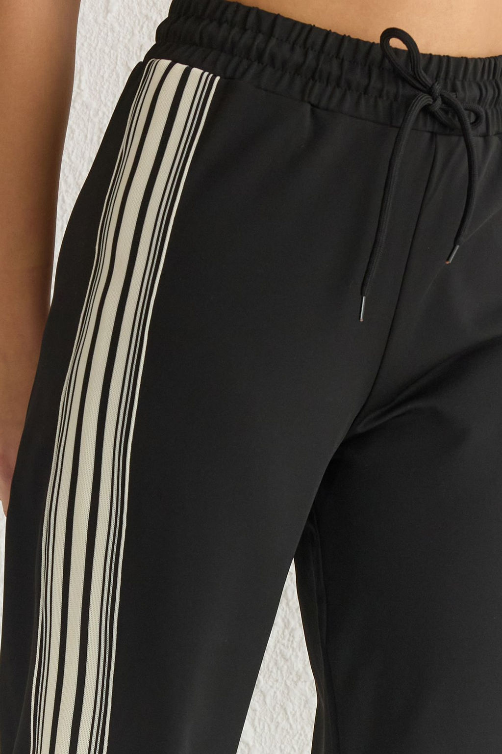 Siyah Cizgili Dalg?c/Scuba Kumas Spor Orme Esofman Alt? THMSS25EA00006