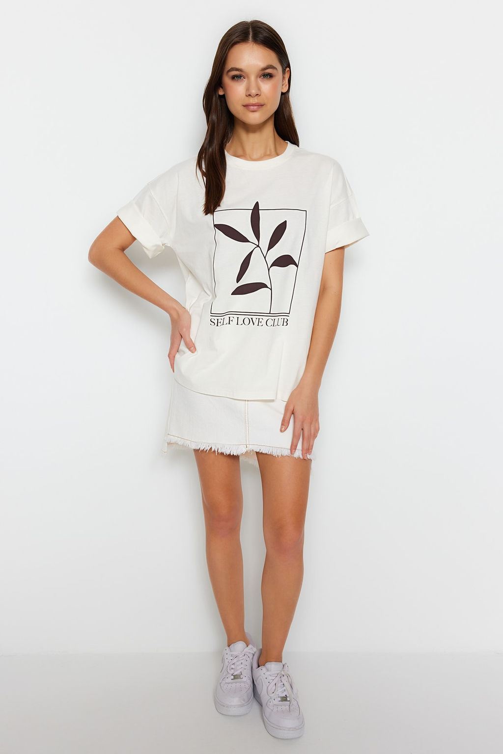 Ekru %100 Pamuk Bask?l? Relaxed/Genis Rahat Kesim Bisiklet Yaka Orme T-Shirt TWOSS23TS00267