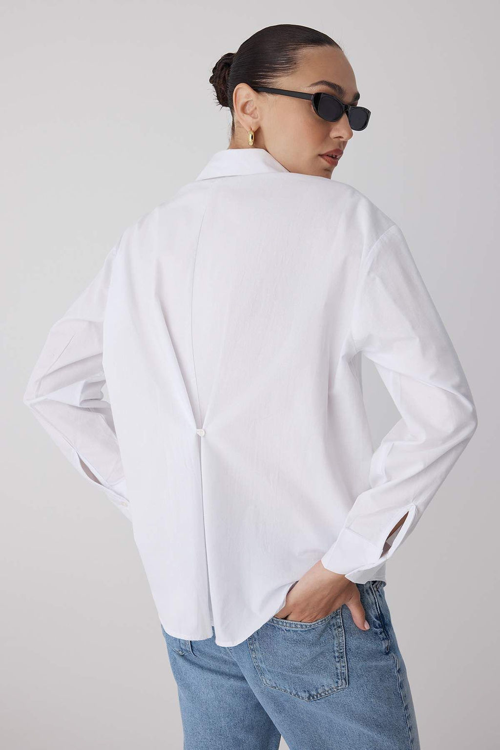 Beyaz Arkas? Dugme Detayl? Oversize Gomlek TWOAW26GO00009 - Trendyolmilla фото 14