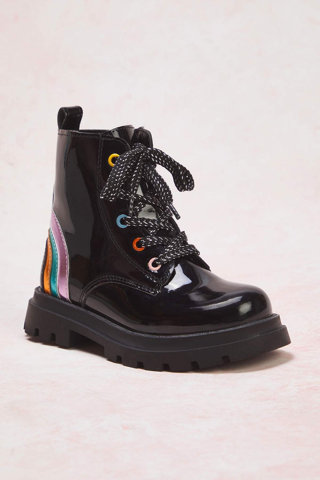 Siyah Fermuarl? ve Bagc?kl? Kucuk K?z Cocuk Kids Postal Rugan Bot
TAKAW26BO00010 - Trendyolmilla фото 3