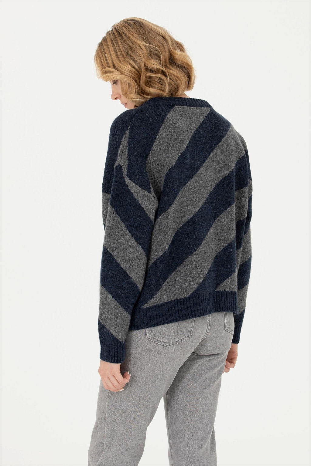 U. S. Polo Assn Женский темно-синий свитер с v-образным вырезом - U.s. polo assn фото 5