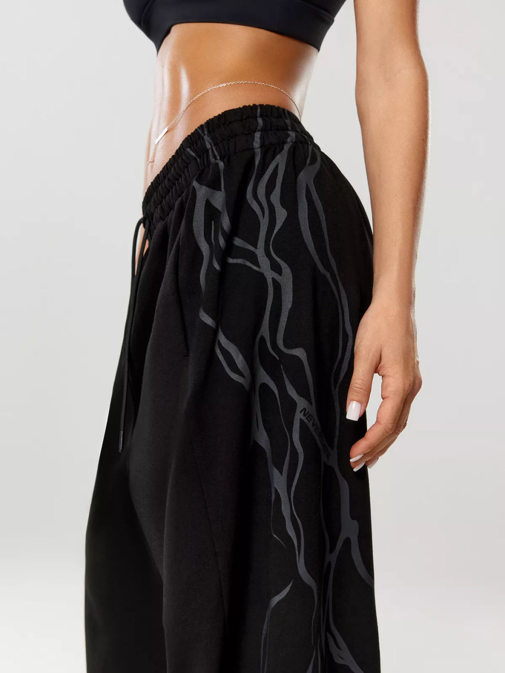 Спортивные брюки свободного кроя