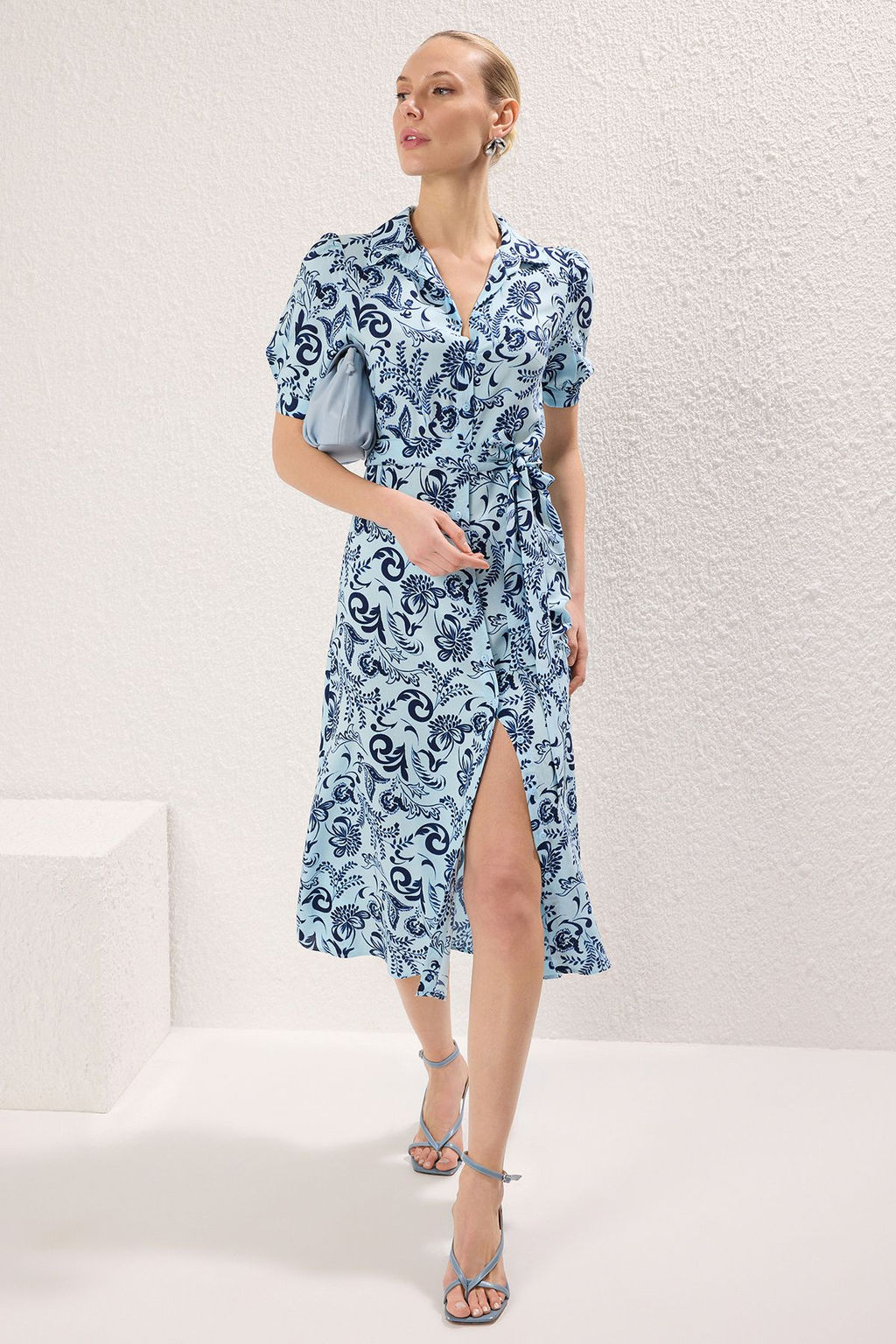 Ac?k Mavi Cicekli Kusakl? Midi Dokuma Elbise TWOSS20EL1559