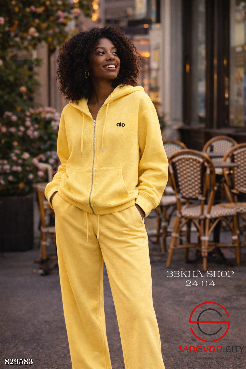 Женский костюм спортивный