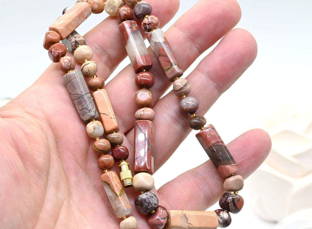 Яшма уральская бусы брусок 22*7мм, 52см Радуга камня