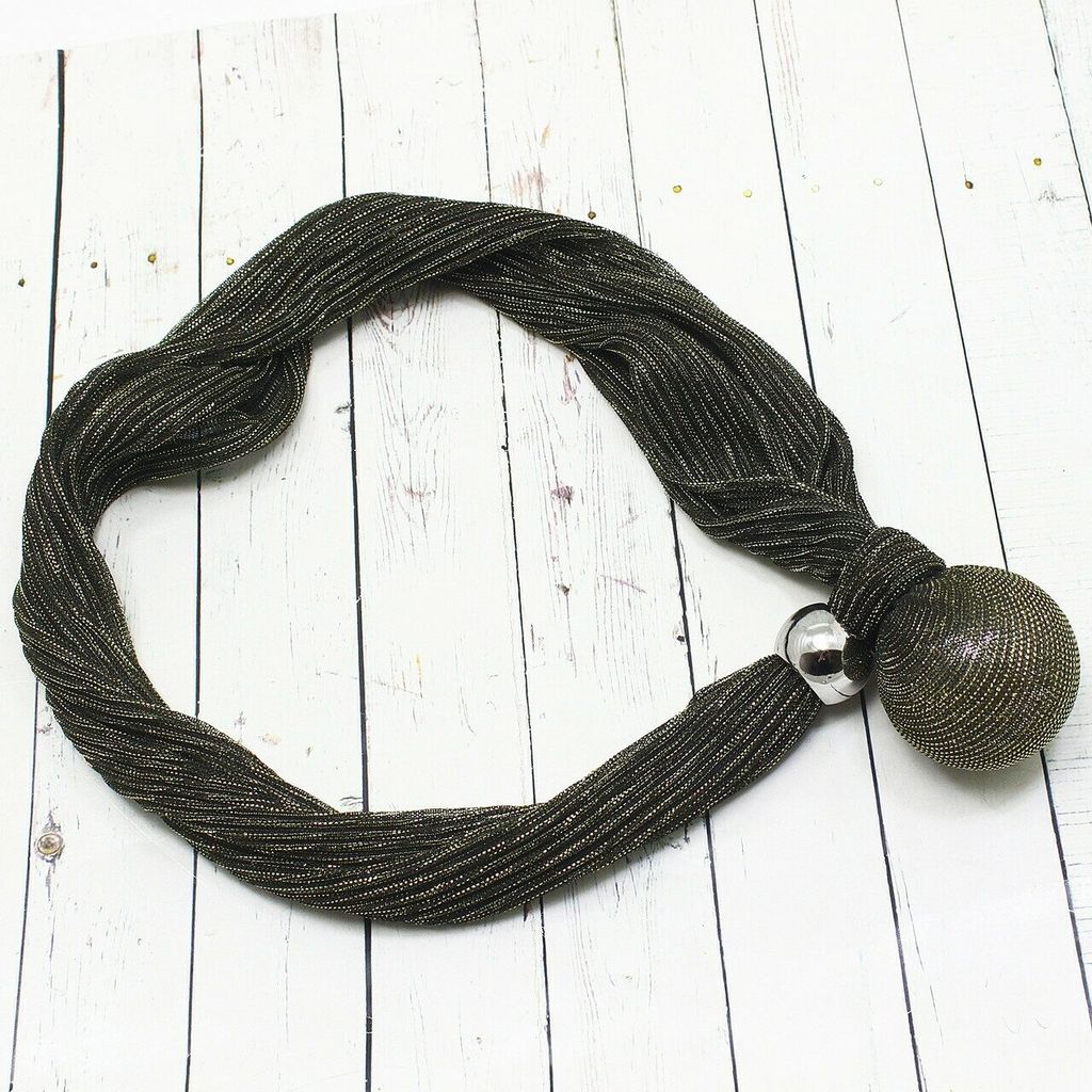 Кулон с текстилем и большой бусиной