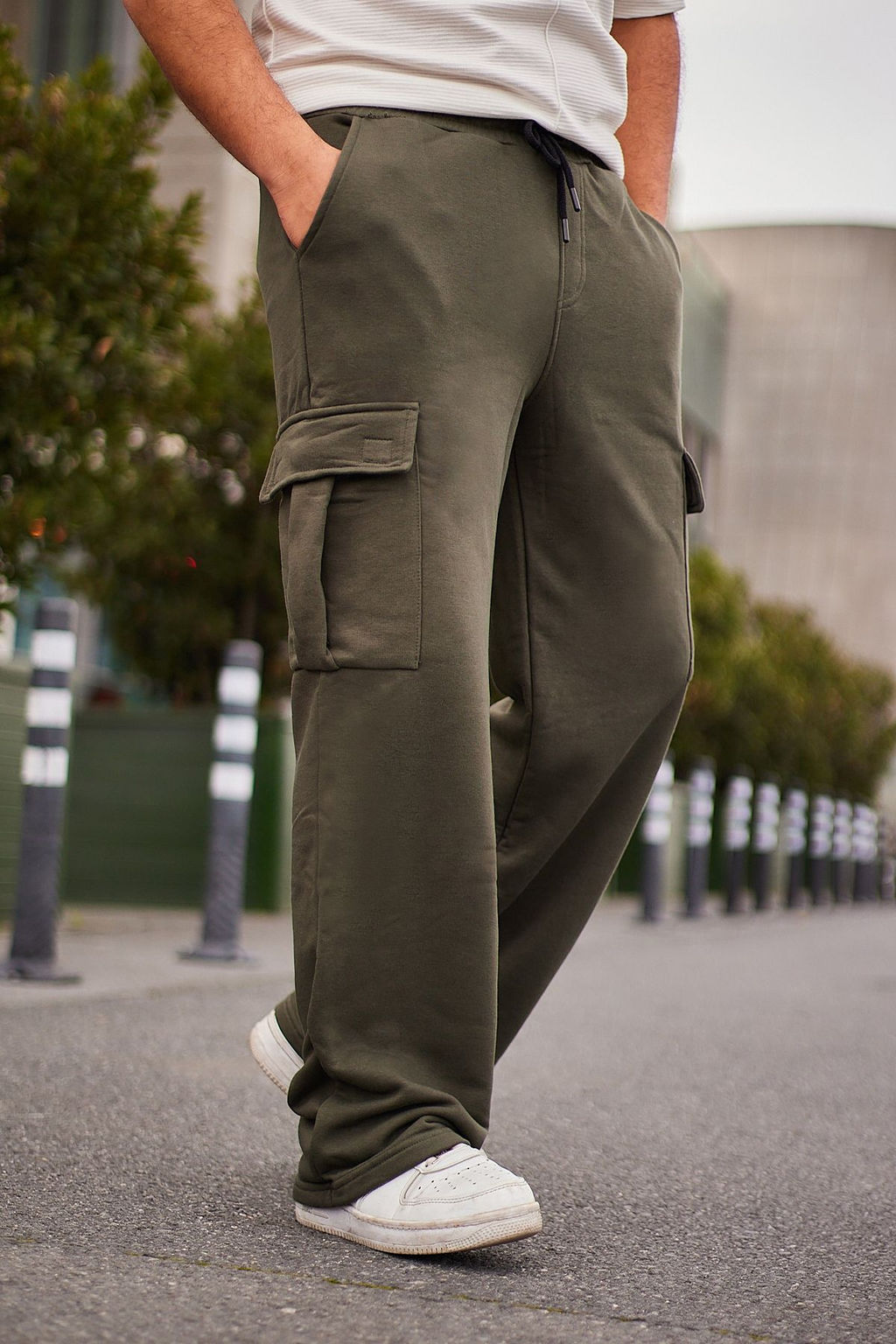 TRENDYOL MAN Haki %100 Pamuk Wide Leg/Genis Kesim Kargo Cepli Esofman Alt? TMNAW25EA00021